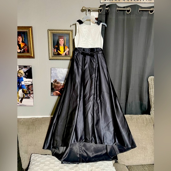 NWT! Never Worn! Size junior 12